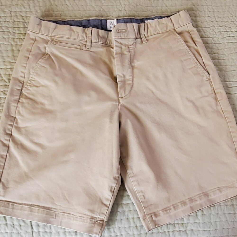 Gap Khaki Shorts in Tan, 10-inch length